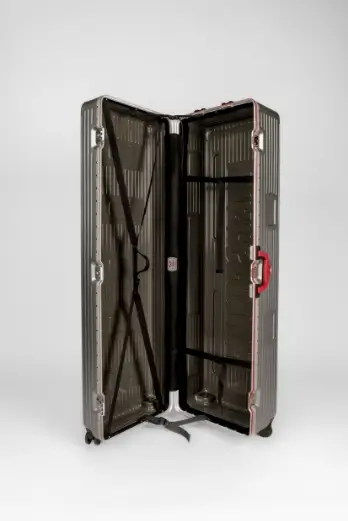 Valise polycarbonate pour sportif ouvert vertical