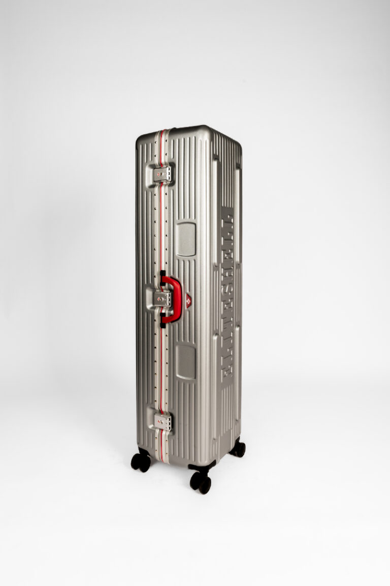 La valise grande taille M de chez Eliteshell, avec les dimensions illustrées : Extérieur – 30 x 31.5 x 117 cm Intérieur – 28 x 28.5 x 110 cm