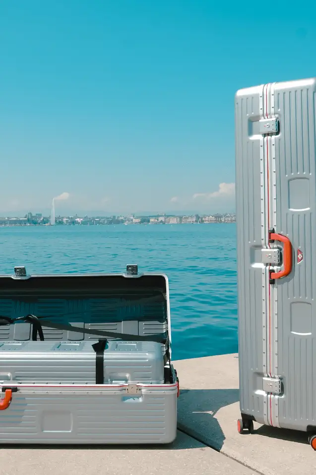 Valise grand format pour sportifs Eliteshell devant le Lac Léman à Genève