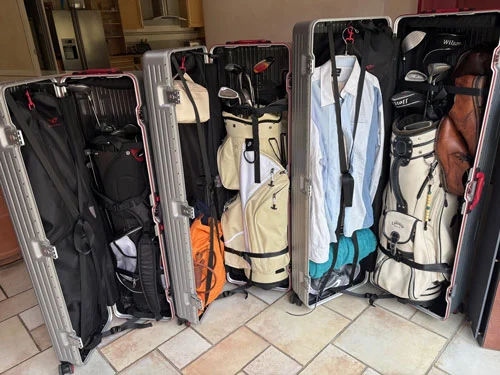 Image envoyée par un client, Joerg, illustrant 3 valises Eliteshell qu'il a acheté, et le rangement qu'il a pu faire.