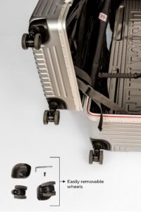 Les valises Eliteshell grand format, pensée pour sportifs, a des roues silencieuses et facilement démontables.